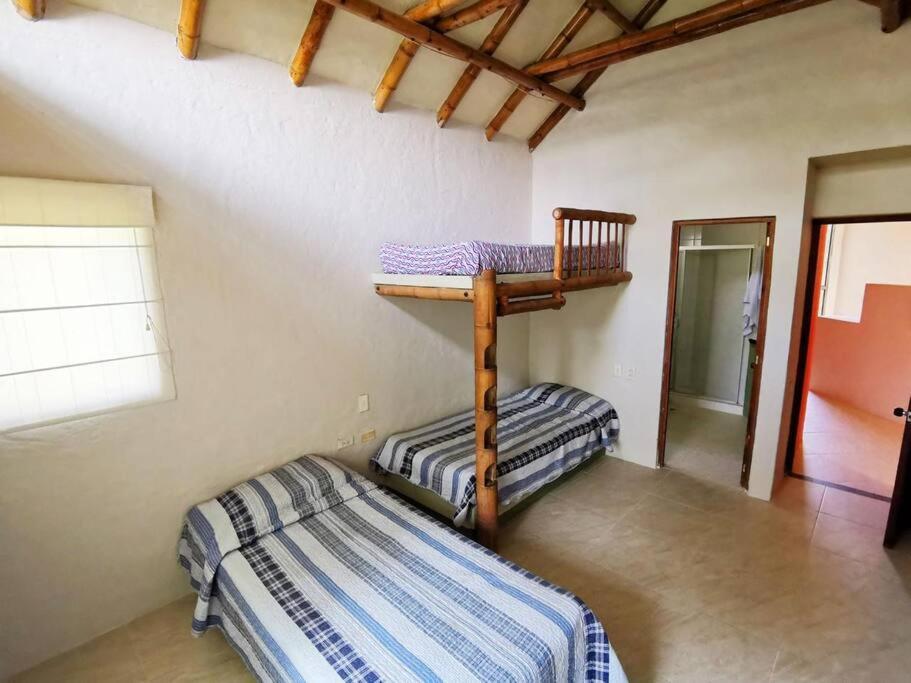 Anapoima- Casa campestre en conjunto con piscina privada
