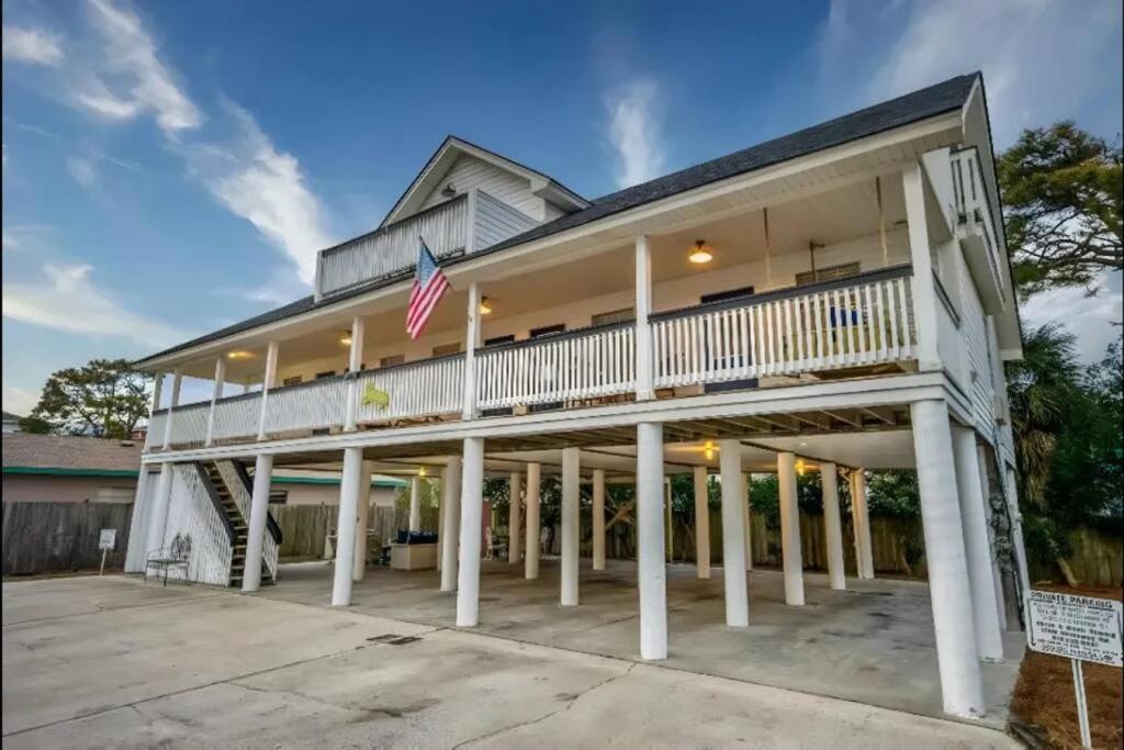 Beach Haven Upper Penthouse Unit- 1 bed 1 Bath view 5