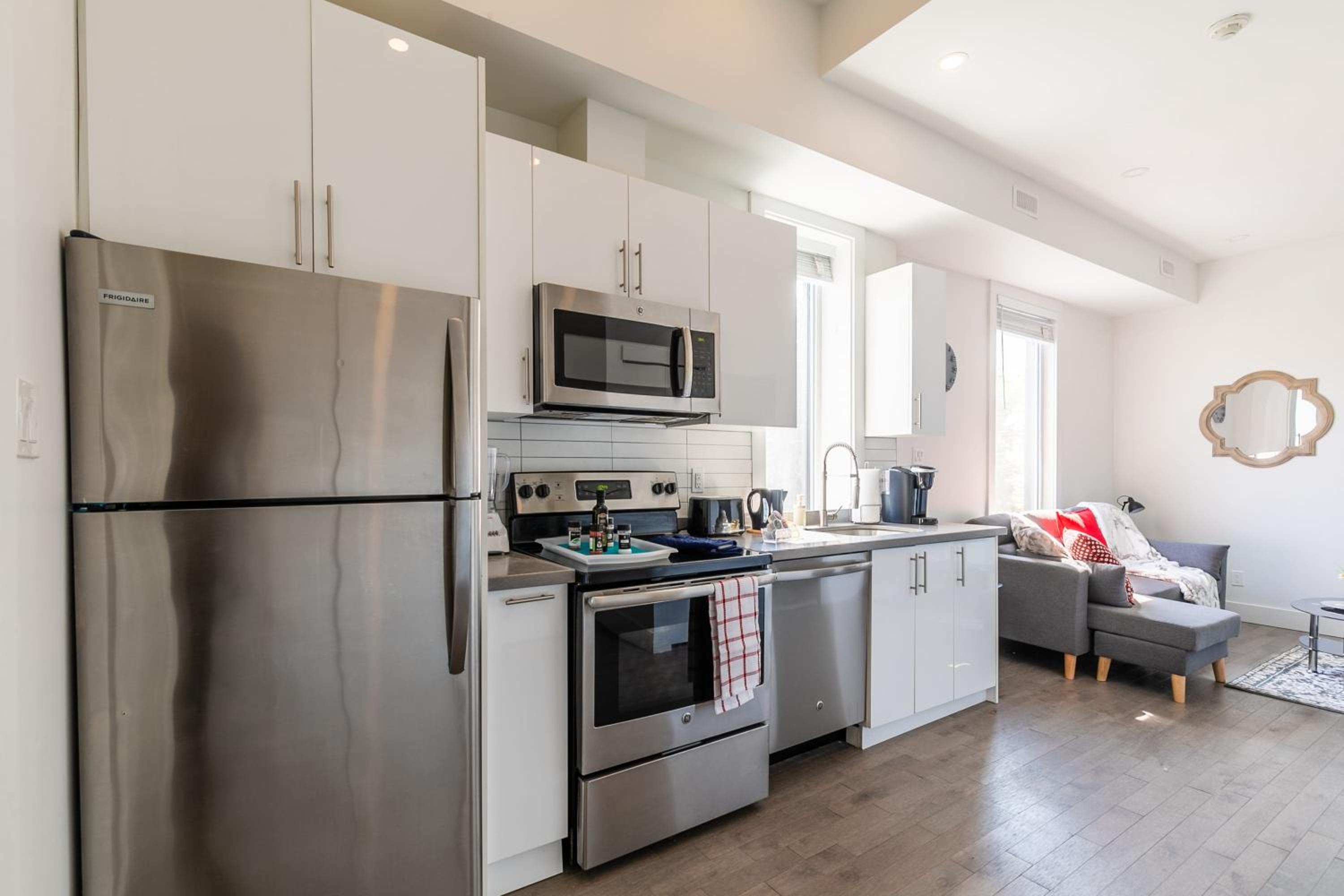 Spacious 2BR Unit in Great neighborhood
