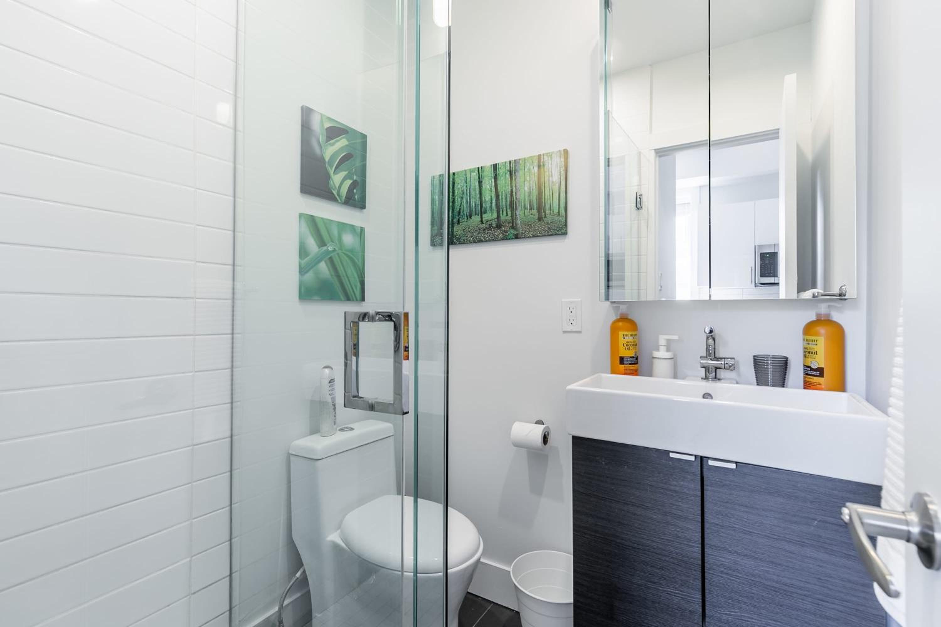 Spacious 2BR Unit in Great neighborhood