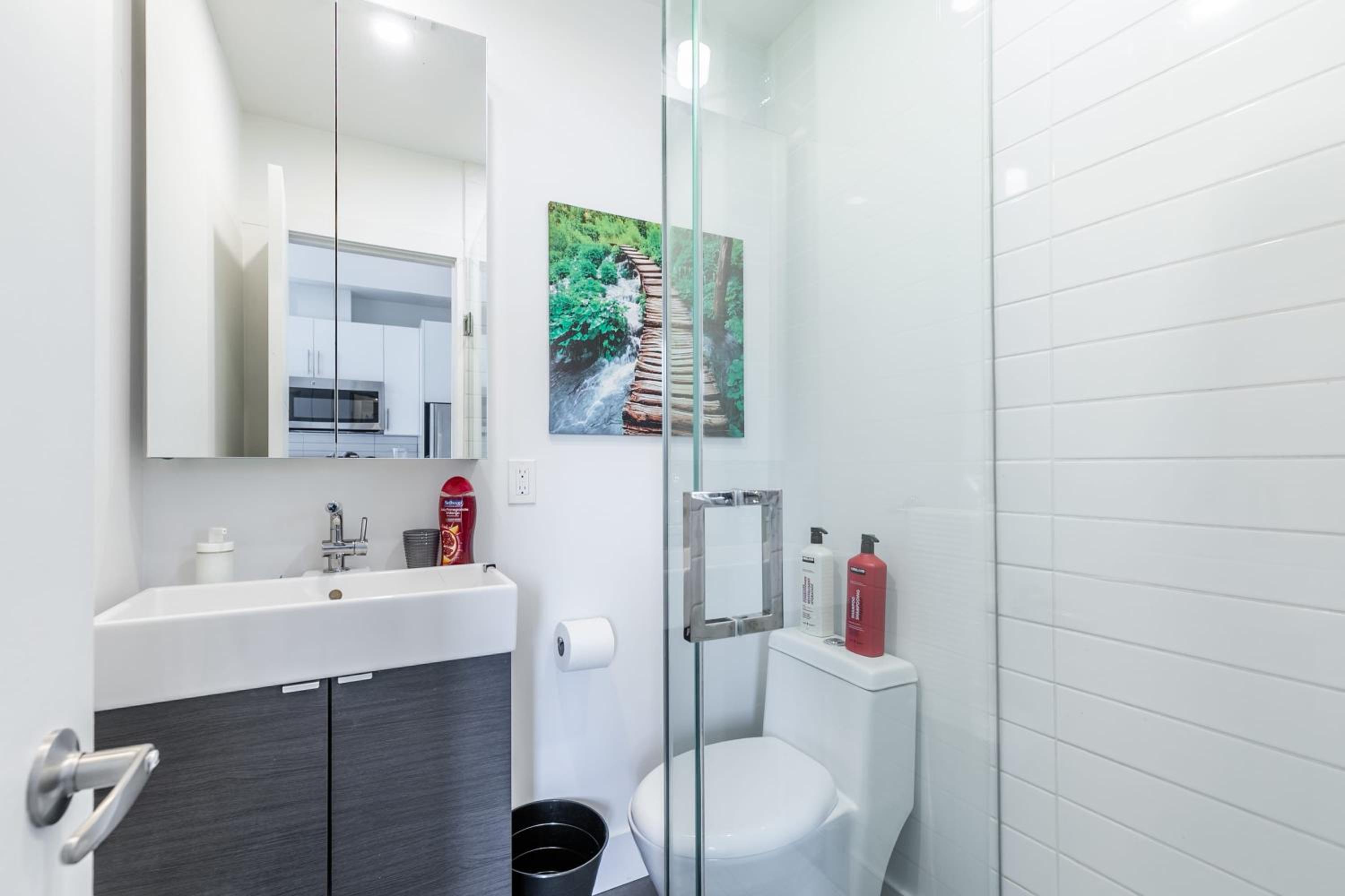 Spacious 2BR Unit in Great neighborhood
