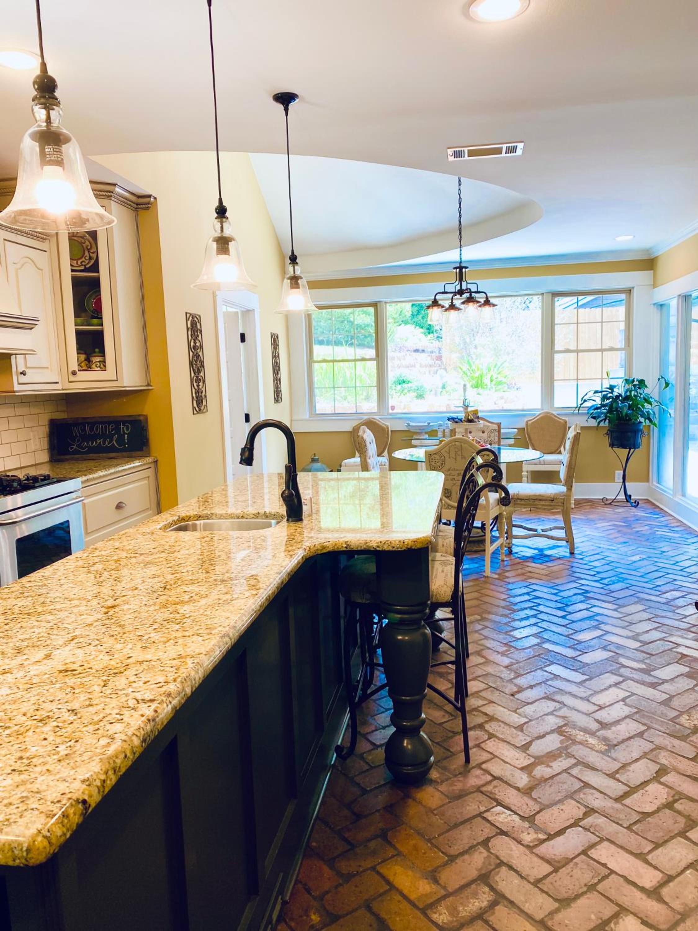 Laurel Vacations - 7th Avenue Manor - Property Image 4