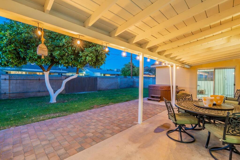 Phoenix Vacations - The Roadrunner4 Bd w Hot Tub Mountain Views - Property Image 12
