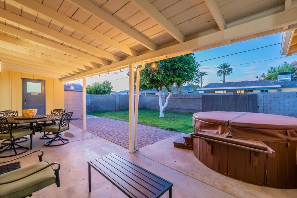 Phoenix Vacations - The Roadrunner4 Bd w Hot Tub Mountain Views - Property Image 1