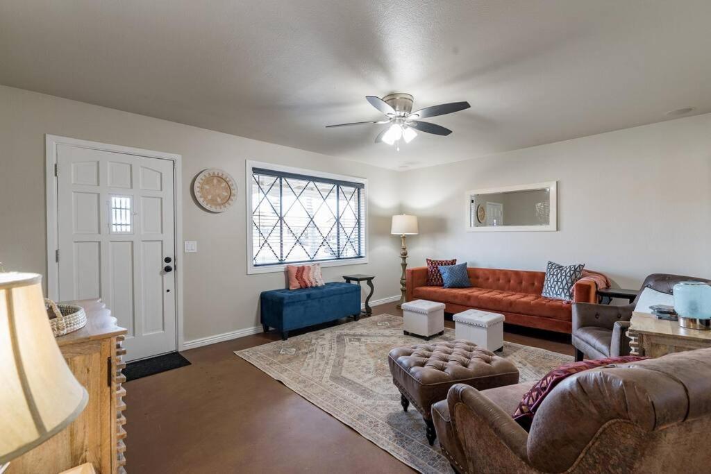 Phoenix Vacations - The Roadrunner4 Bd w Hot Tub Mountain Views - Property Image 21