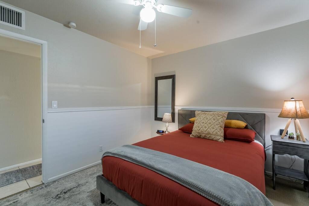 Phoenix Vacations - The Roadrunner4 Bd w Hot Tub Mountain Views - Property Image 14