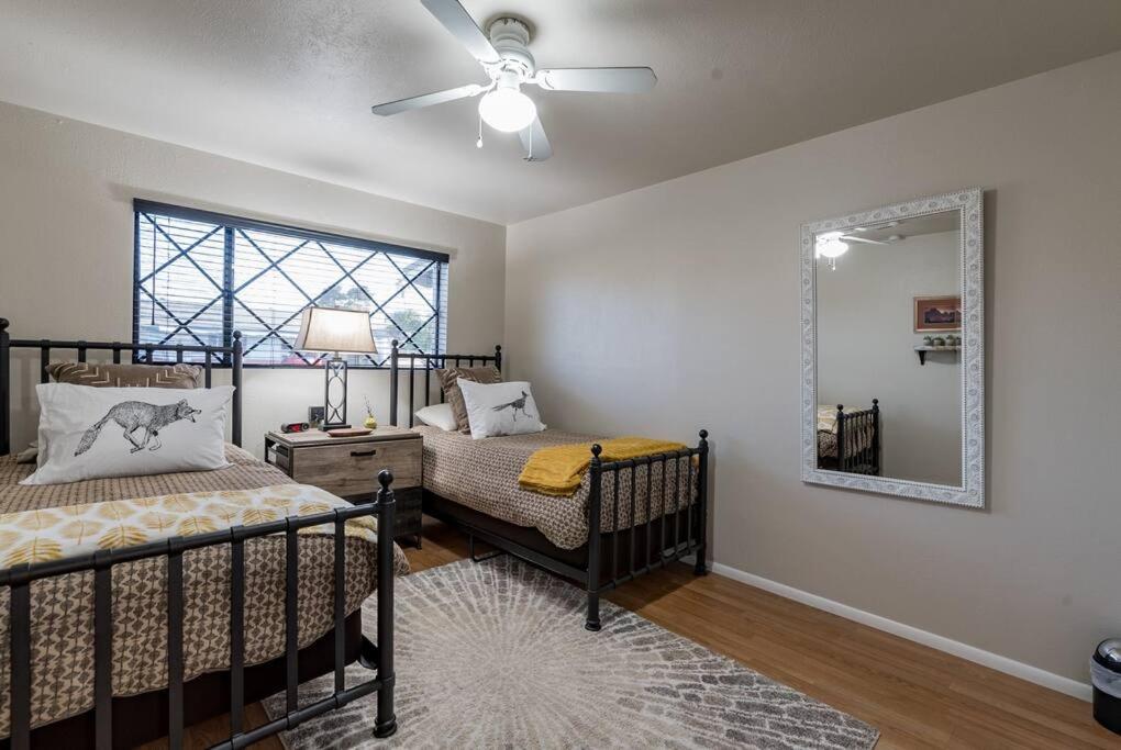 Phoenix Vacations - The Roadrunner4 Bd w Hot Tub Mountain Views - Property Image 2