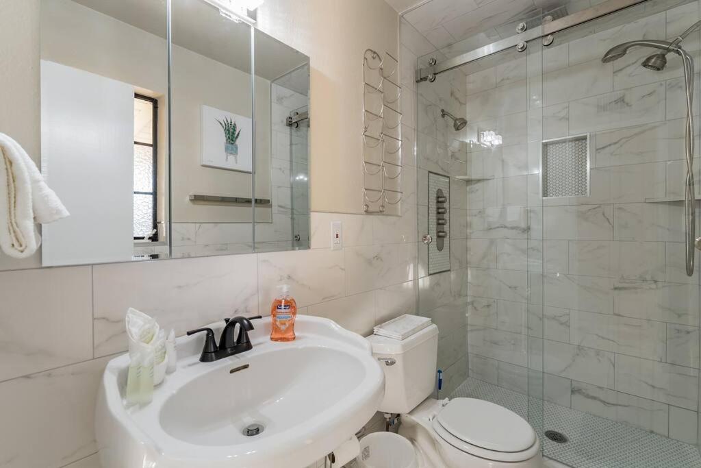 Phoenix Vacations - The Roadrunner4 Bd w Hot Tub Mountain Views - Property Image 11