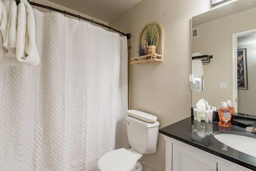 Phoenix Vacations - The Roadrunner4 Bd w Hot Tub Mountain Views - Property Image 10