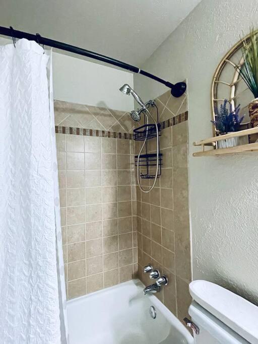 Phoenix Vacations - The Roadrunner4 Bd w Hot Tub Mountain Views - Property Image 8