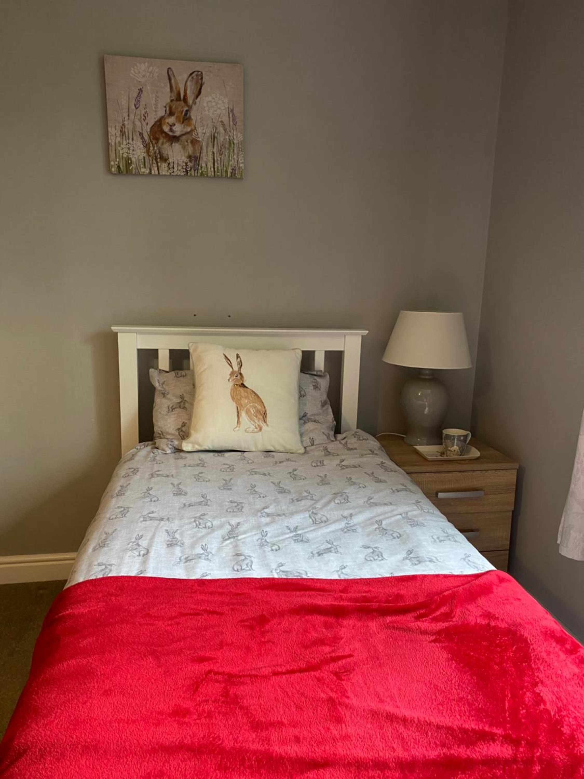 Little Hare Lodge - Spacious 2 bedroom attached bungalow