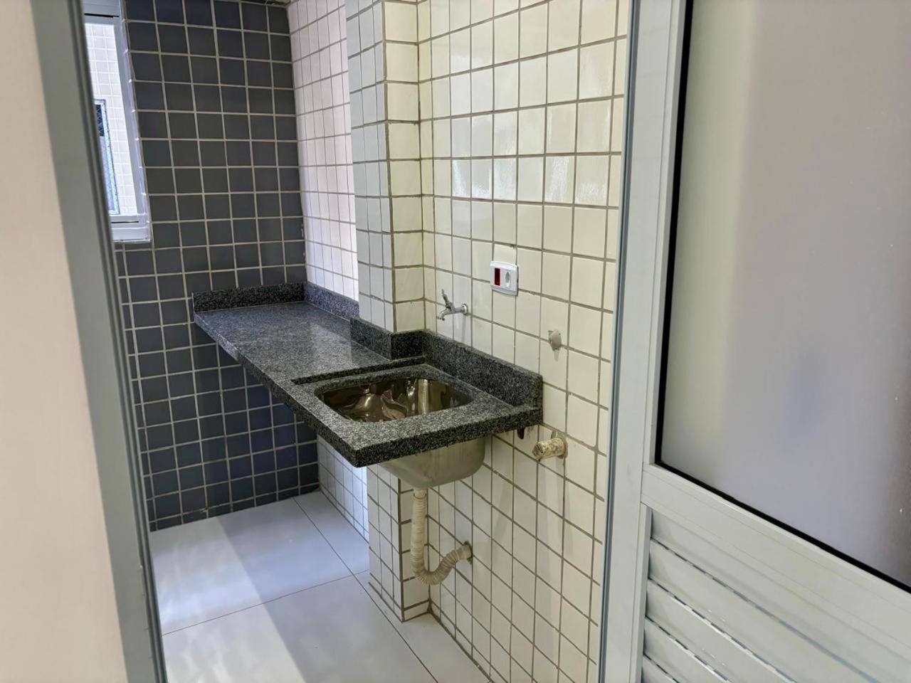 Novo Apto Canto do Forte, Rua Praia Vista Montanha, com Wi Fi, HomeBeach10, 01 Vaga de Garagem, Melhores Restaurantes ao lado