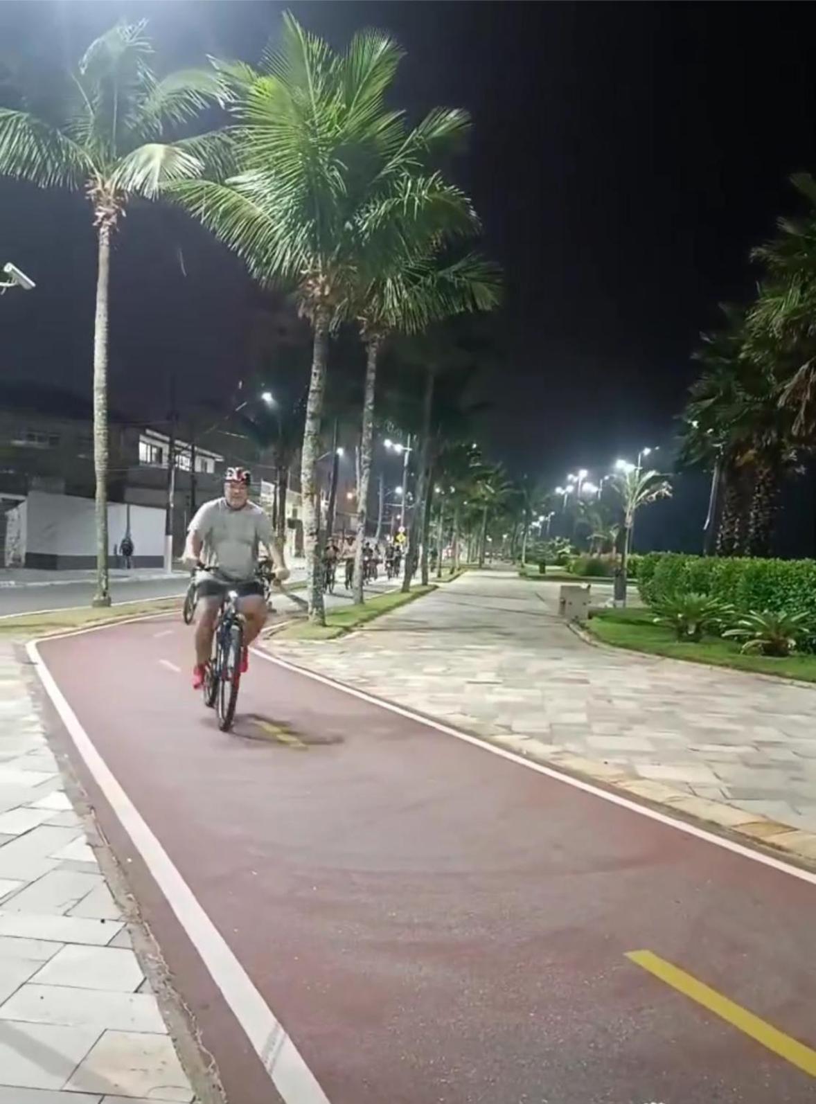 Novo Apto Canto do Forte, Rua Praia Vista Montanha, com Wi Fi, HomeBeach10, 01 Vaga de Garagem, Melhores Restaurantes ao lado