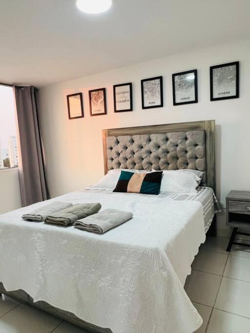 Stylish & Renovated Condo in El Laguito, Cartagena