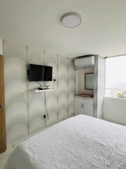 Stylish & Renovated Condo in El Laguito, Cartagena