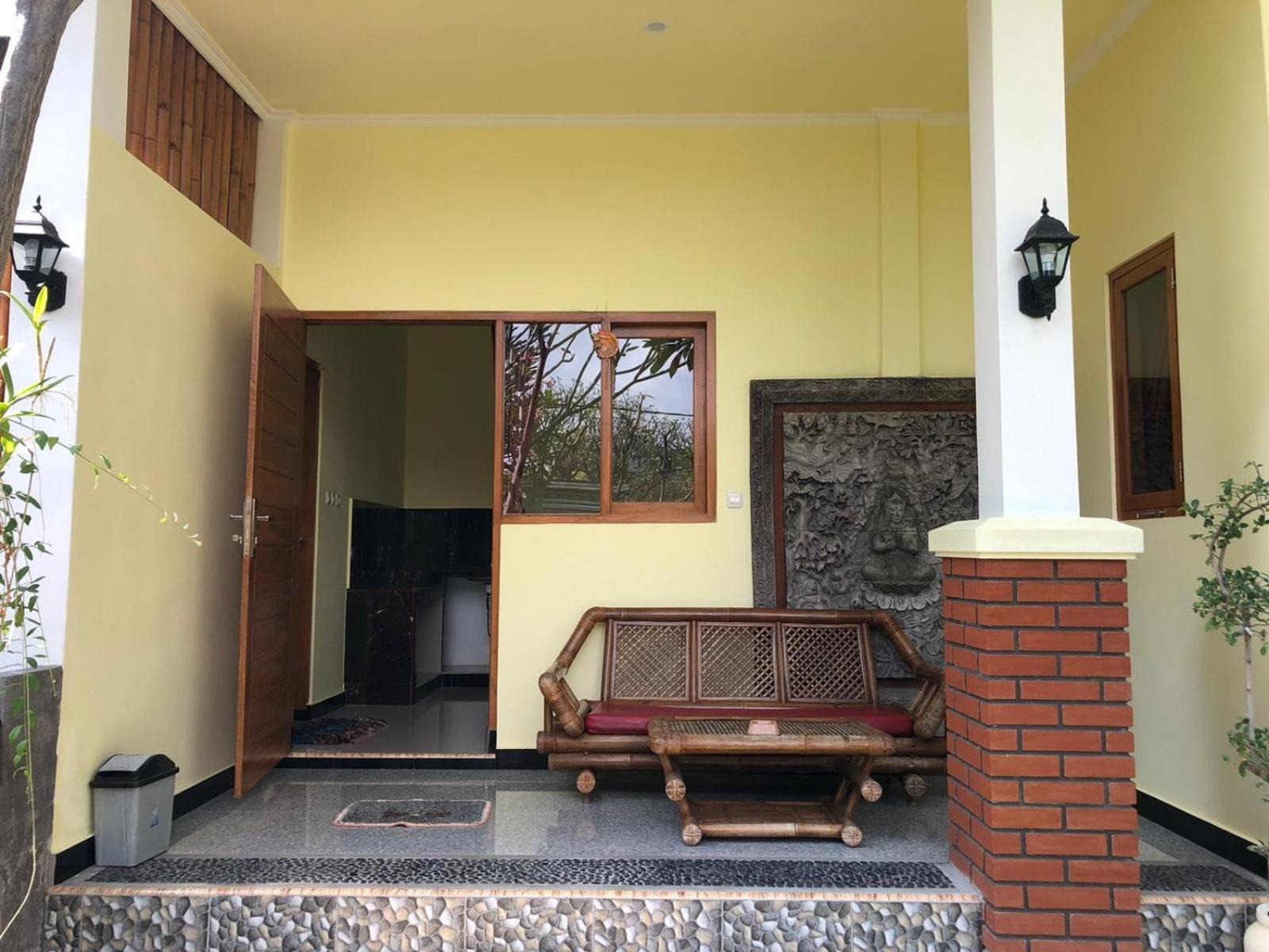 Puri Mandhara Lovina
