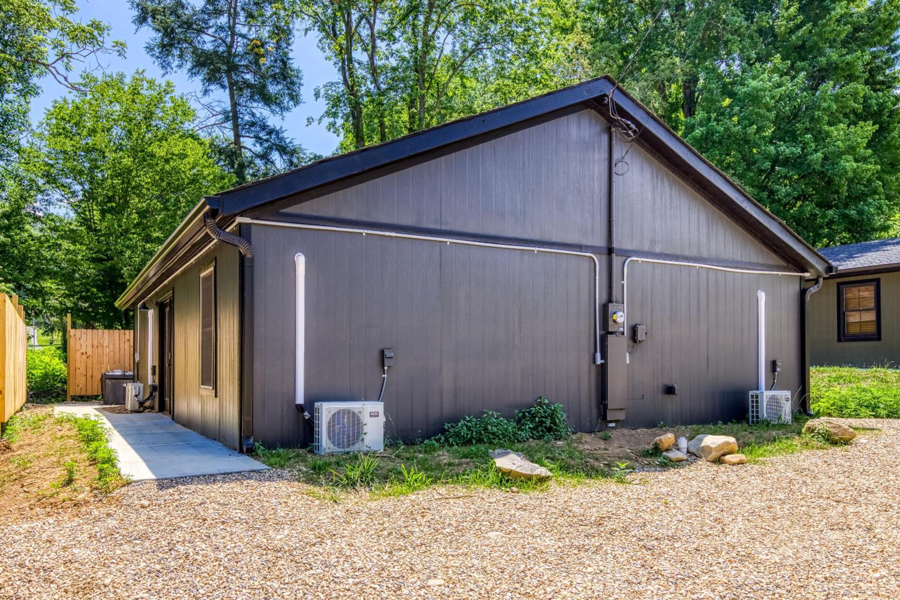 Oasis, Pickleball Court, Creek, WIFI, Mountain Views, Starting at 79