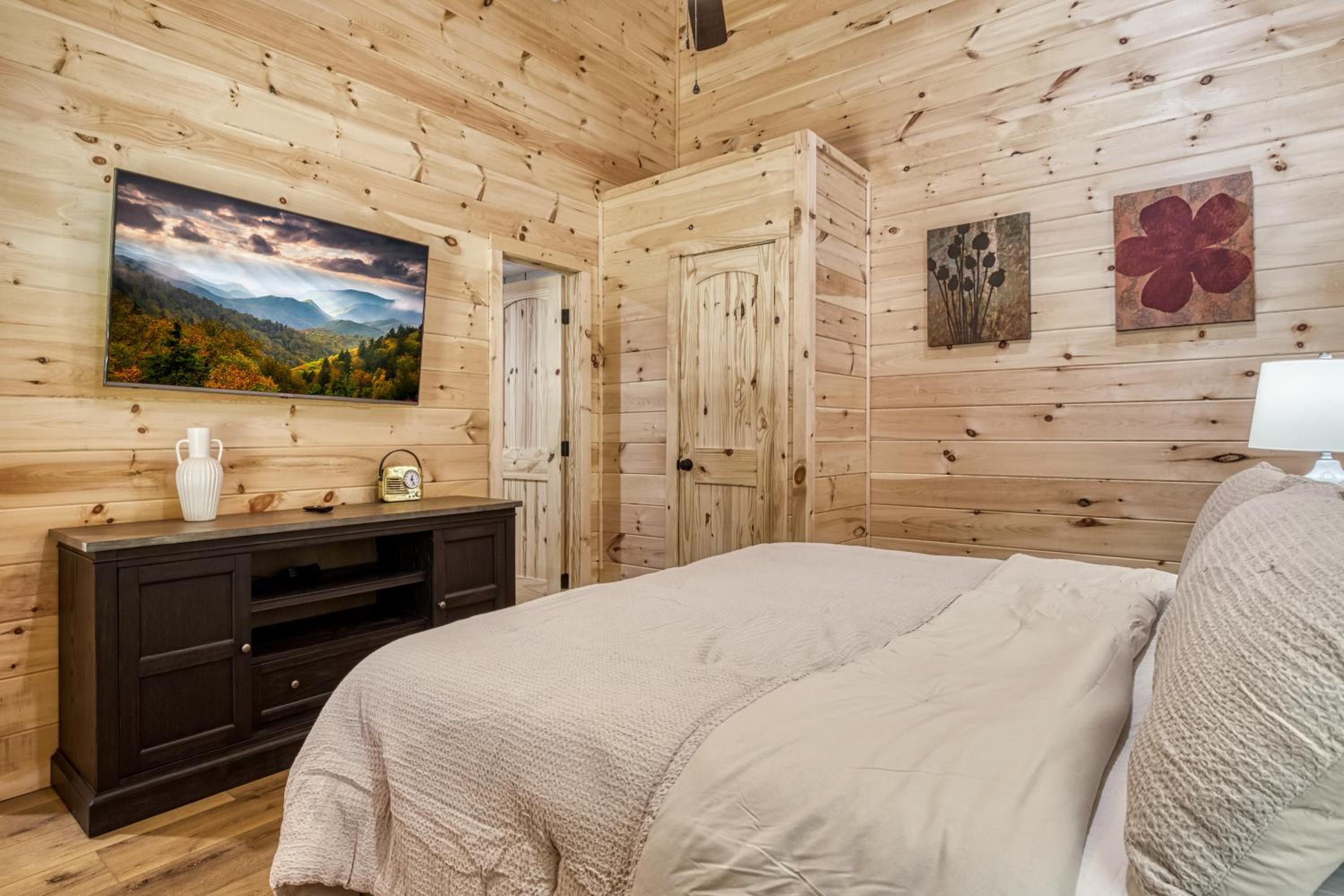Oasis, Pickleball Court, Creek, WIFI, Mountain Views, Starting at 79