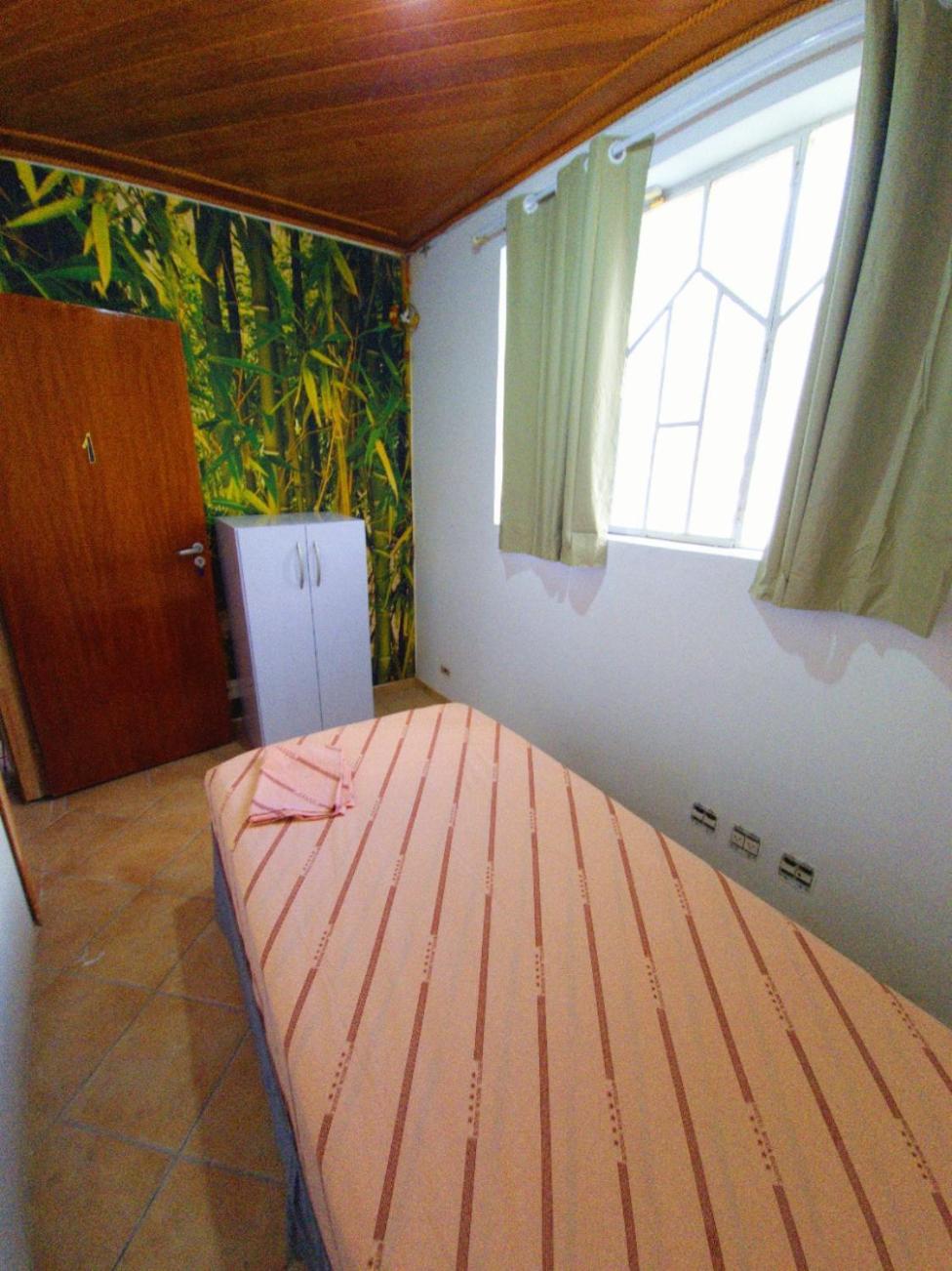 Uma casinha rosa no Pacaembu