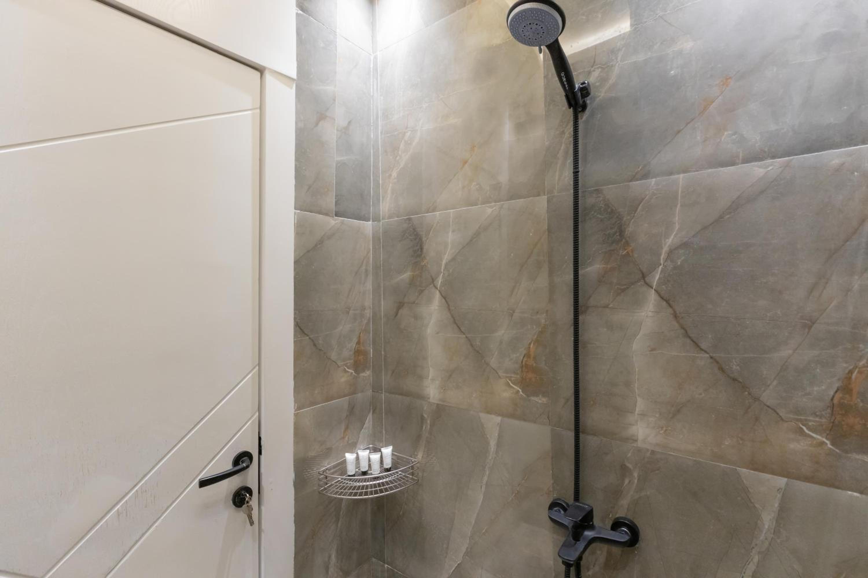 Charming Studio, Steps from Boulevard City
