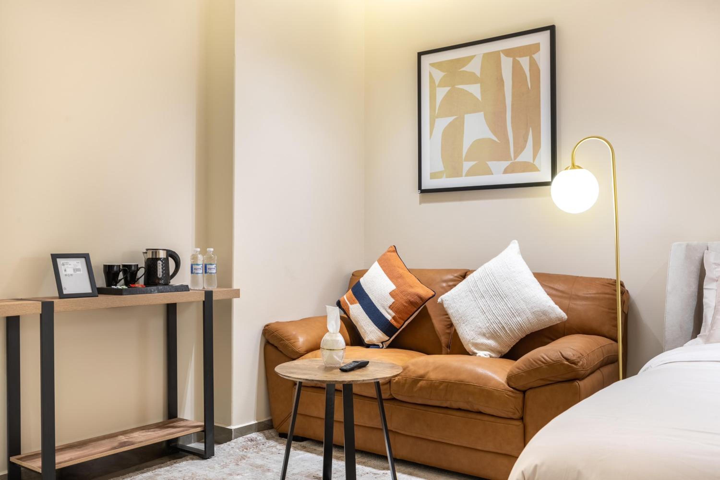 Charming Studio, Steps from Boulevard City
