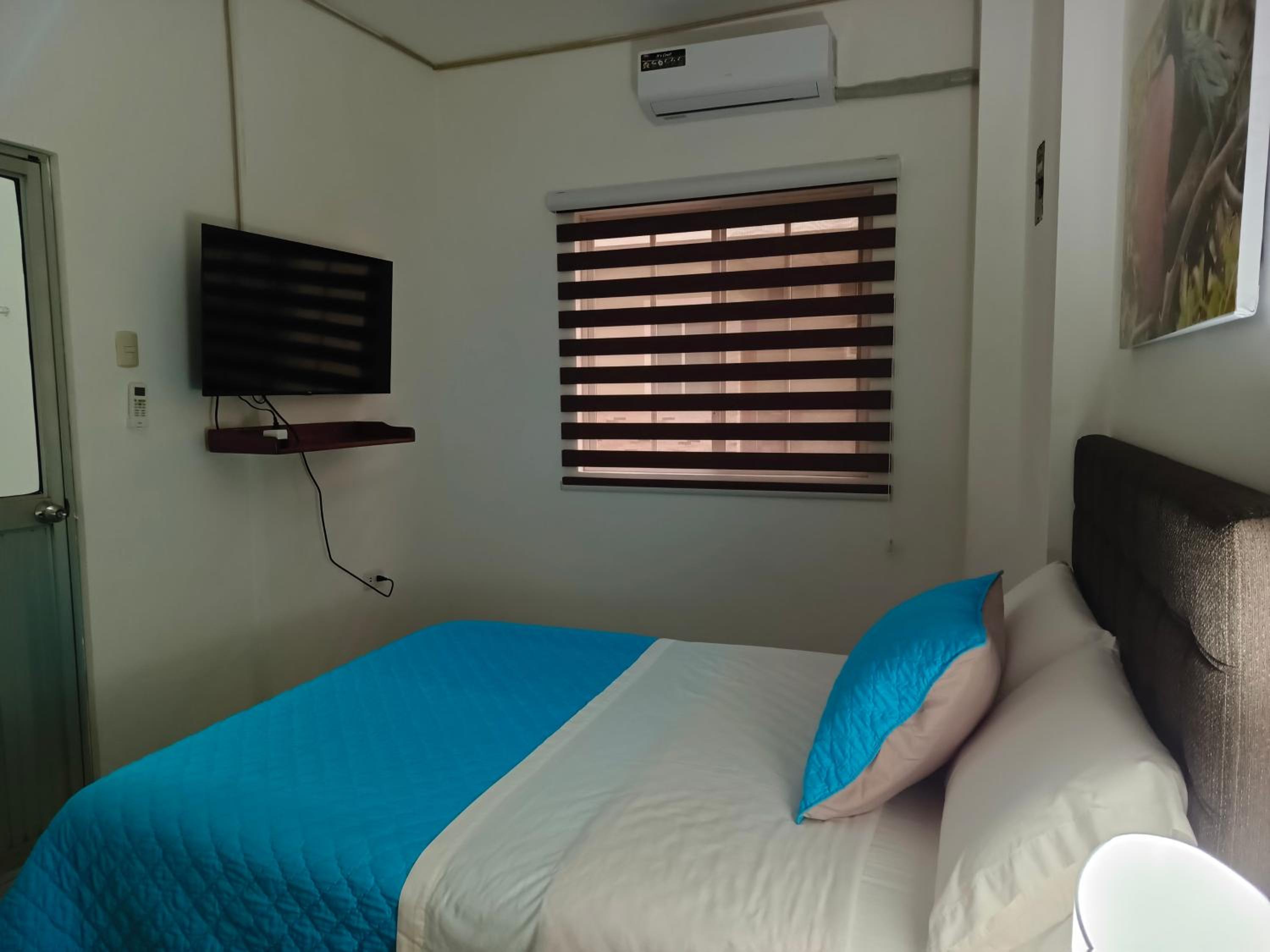 Teresita's House Suites con cocina privada , ideal para parejas, AC, wifi agua caliente, cerca del aeropuerto, a pocos pasos del malecón San Cristóbal