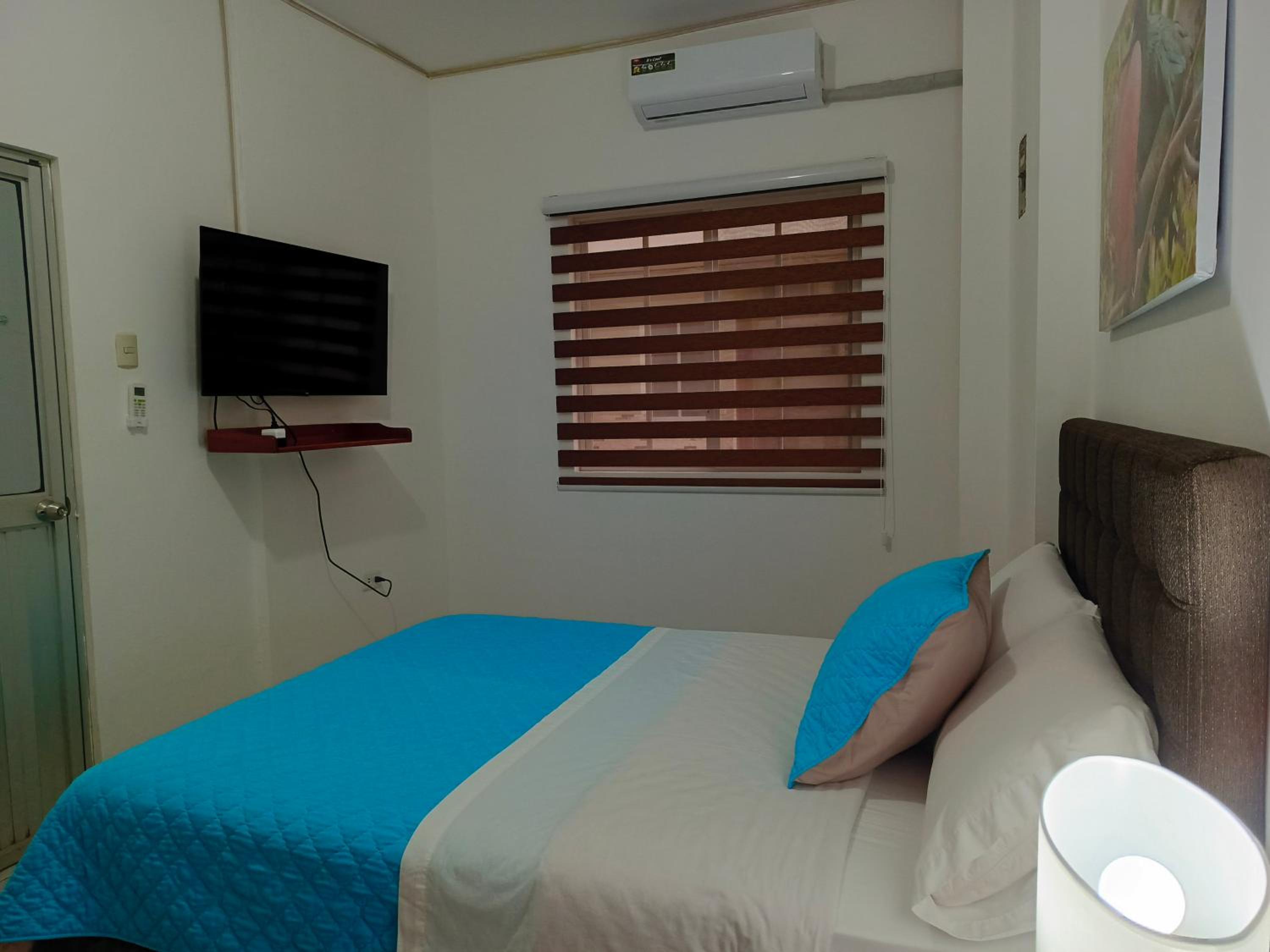 Teresita's House Suites con cocina privada , ideal para parejas, AC, wifi agua caliente, cerca del aeropuerto, a pocos pasos del malecón San Cristóbal