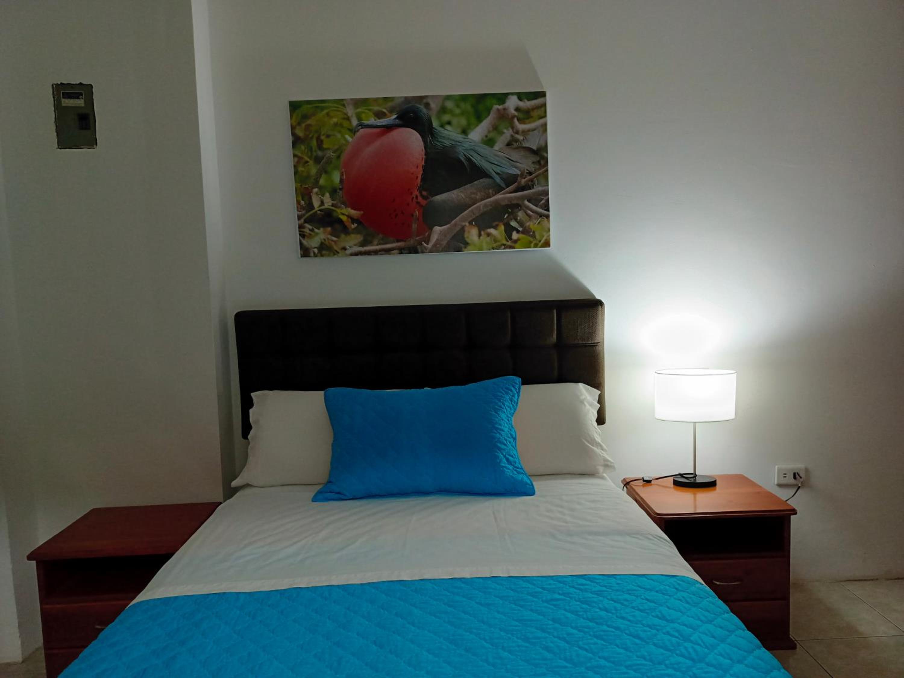 Teresita's House Suites con cocina privada , ideal para parejas, AC, wifi agua caliente, cerca del aeropuerto, a pocos pasos del malecón San Cristóbal