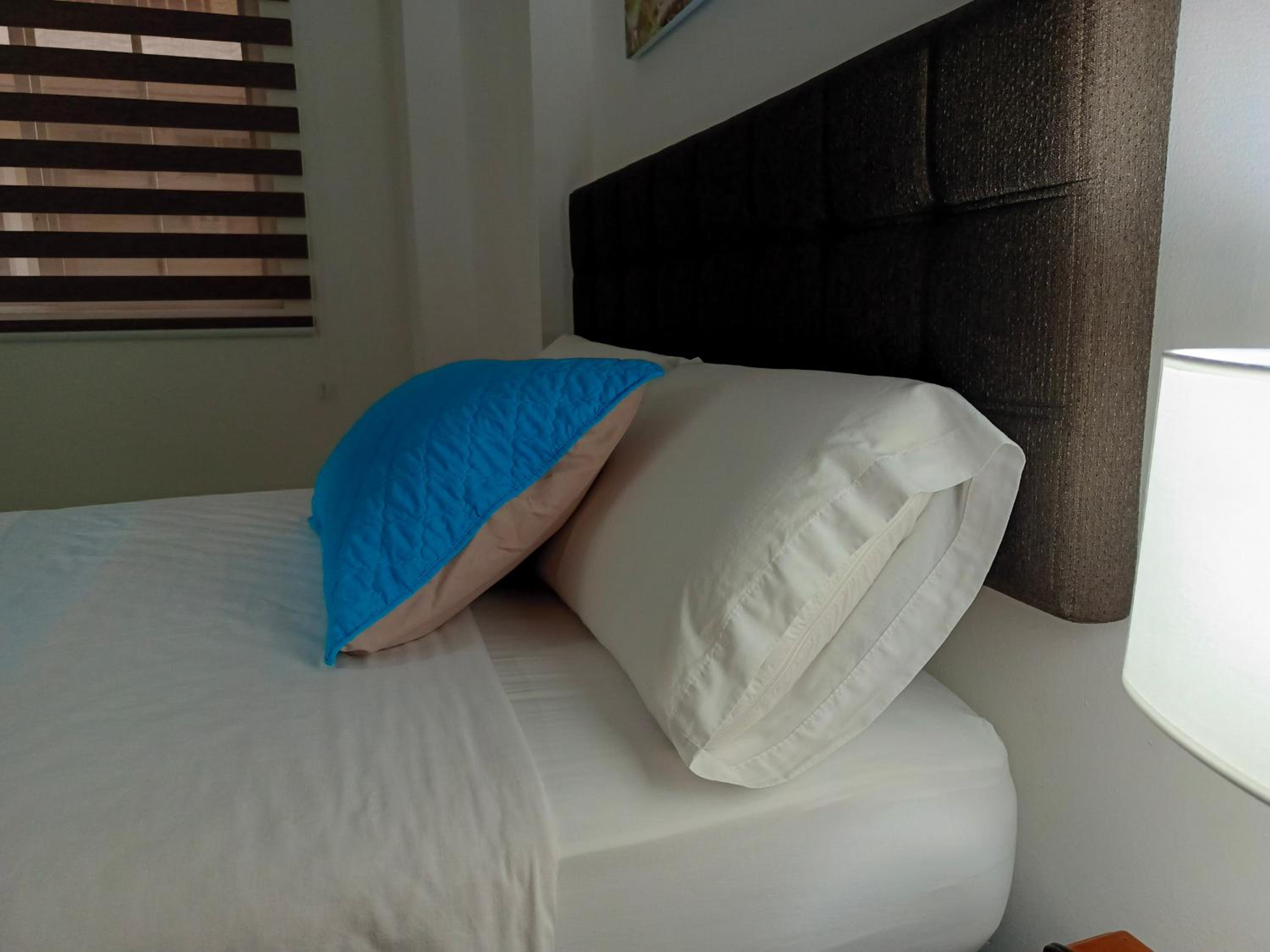 Teresita's House Suites con cocina privada , ideal para parejas, AC, wifi agua caliente, cerca del aeropuerto, a pocos pasos del malecón San Cristóbal