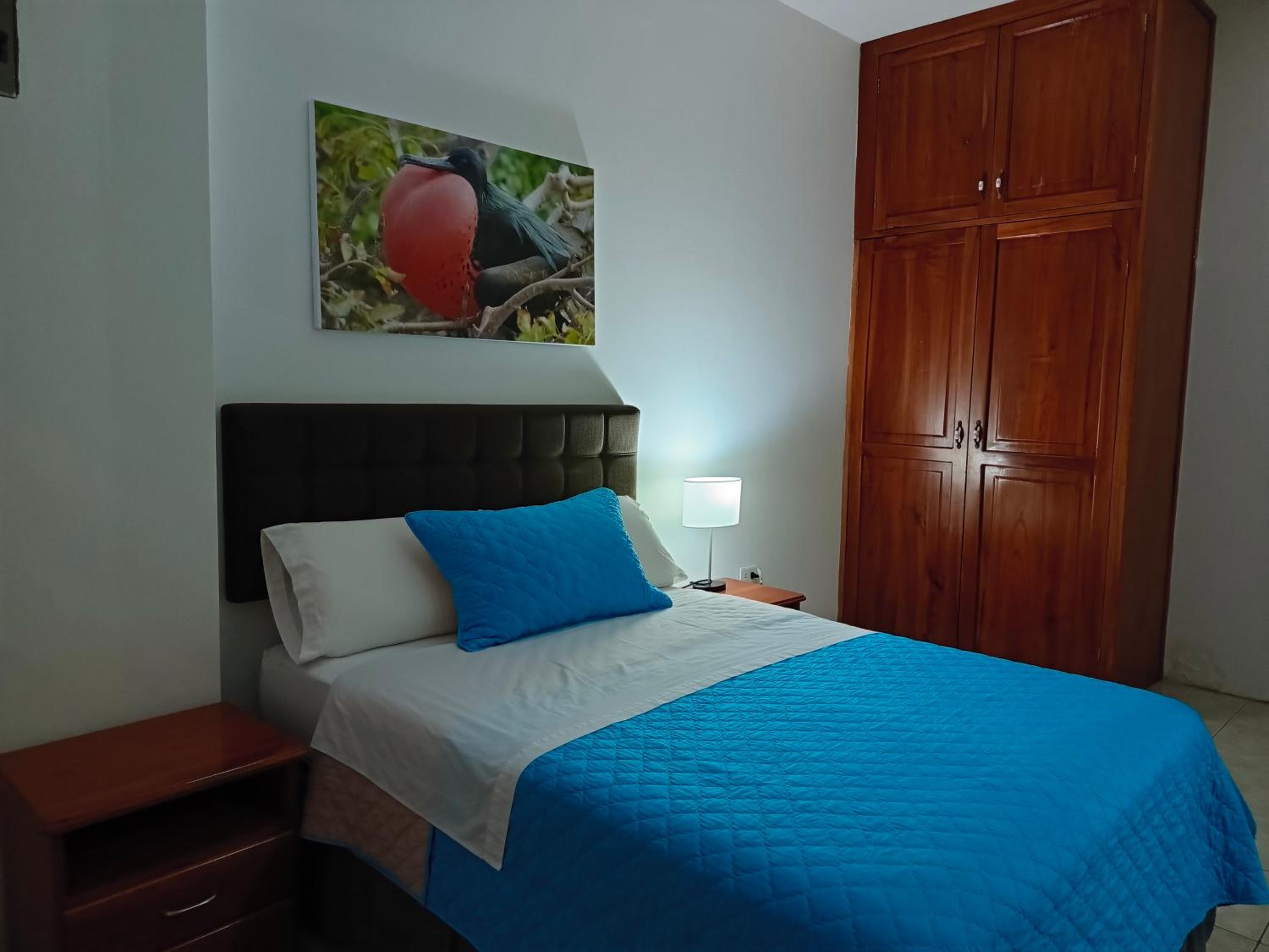 Teresita's House Suites con cocina privada , ideal para parejas, AC, wifi agua caliente, cerca del aeropuerto, a pocos pasos del malecón San Cristóbal