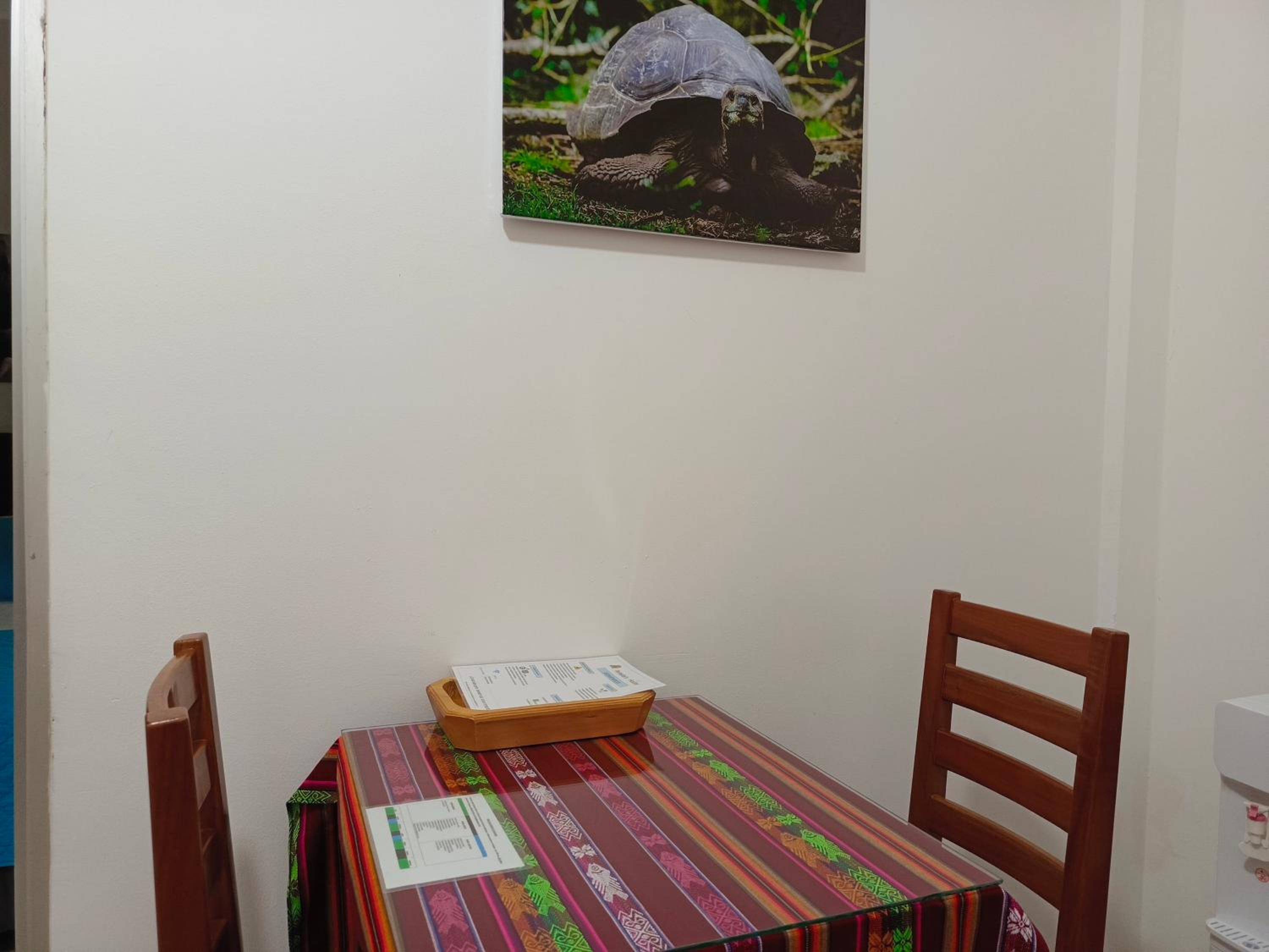 Teresita's House Suites con cocina privada , ideal para parejas, AC, wifi agua caliente, cerca del aeropuerto, a pocos pasos del malecón San Cristóbal