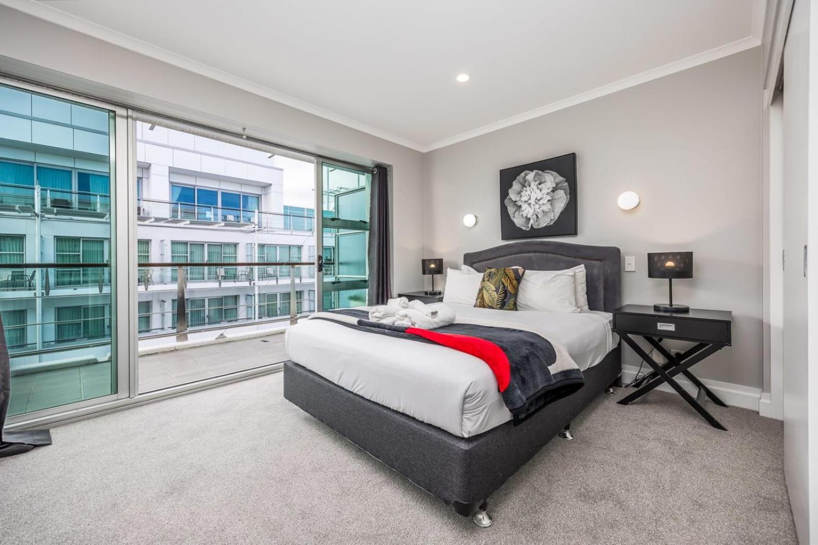 Beautiful renovated 2 x Bdrm,perfect location view 5