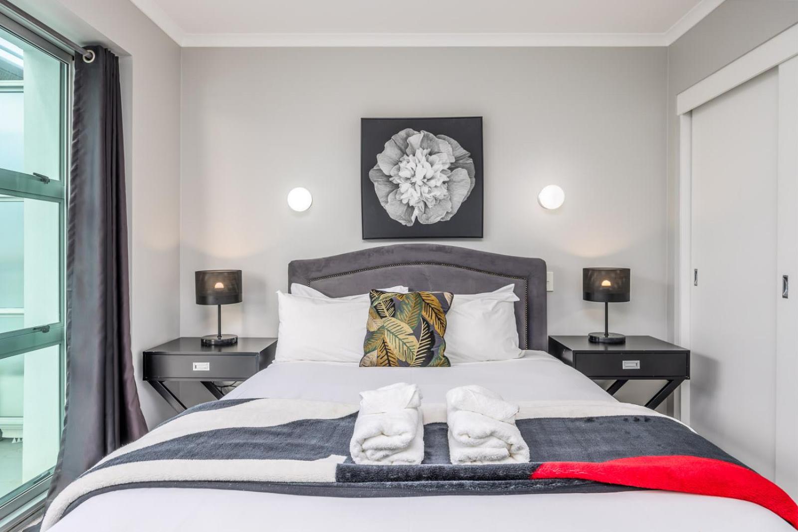 Beautiful renovated 2 x Bdrm,perfect location view 4