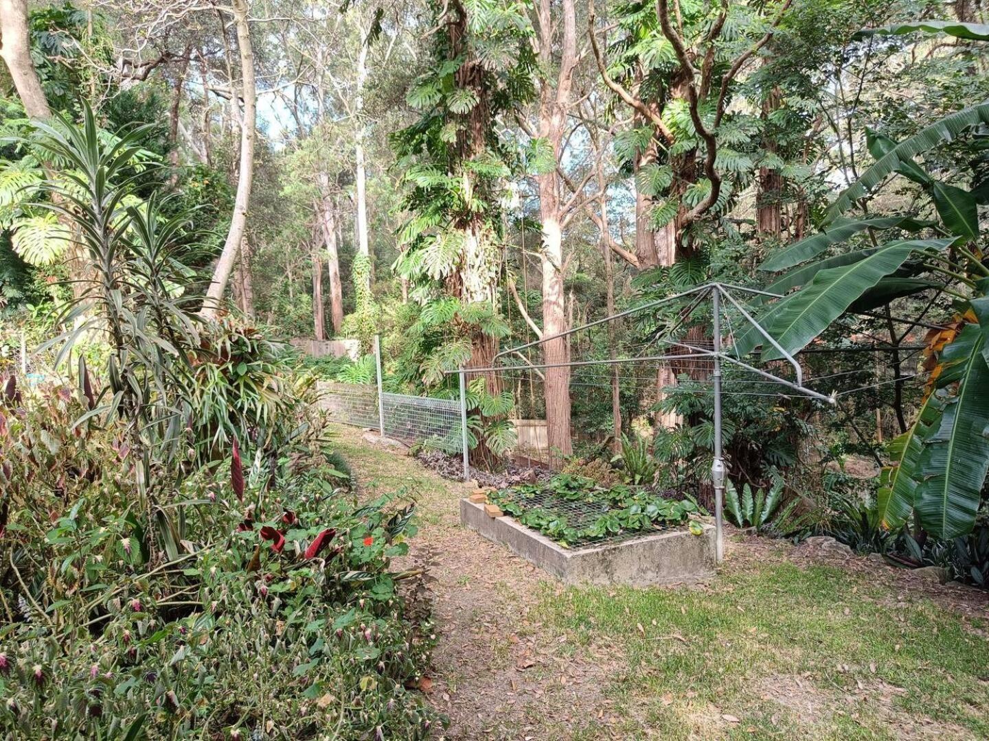 Welcoming and Comfortable stay in Spacious House with Garden B4