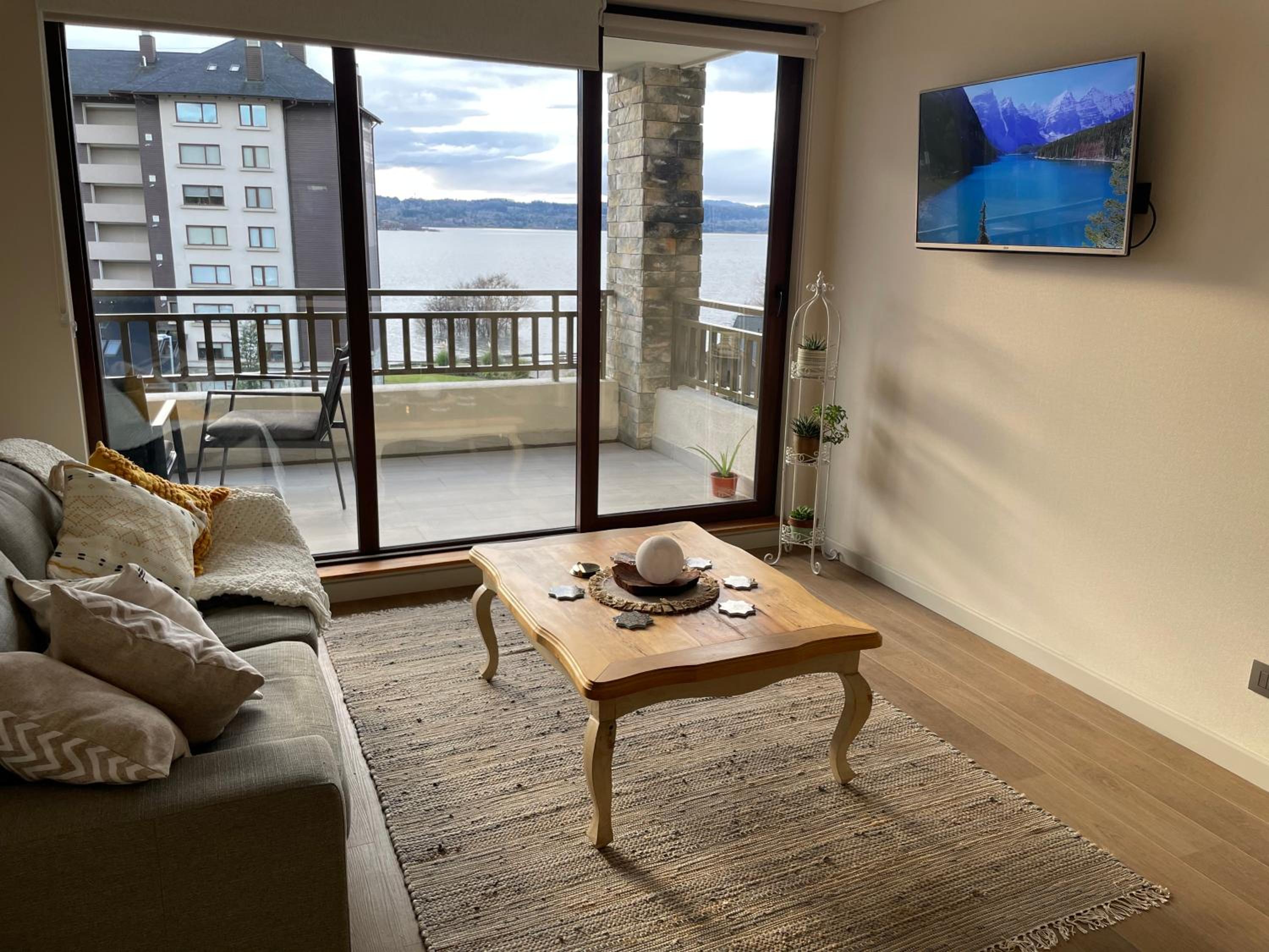 Departamento moderno con vista al lago Villarrica y piscina