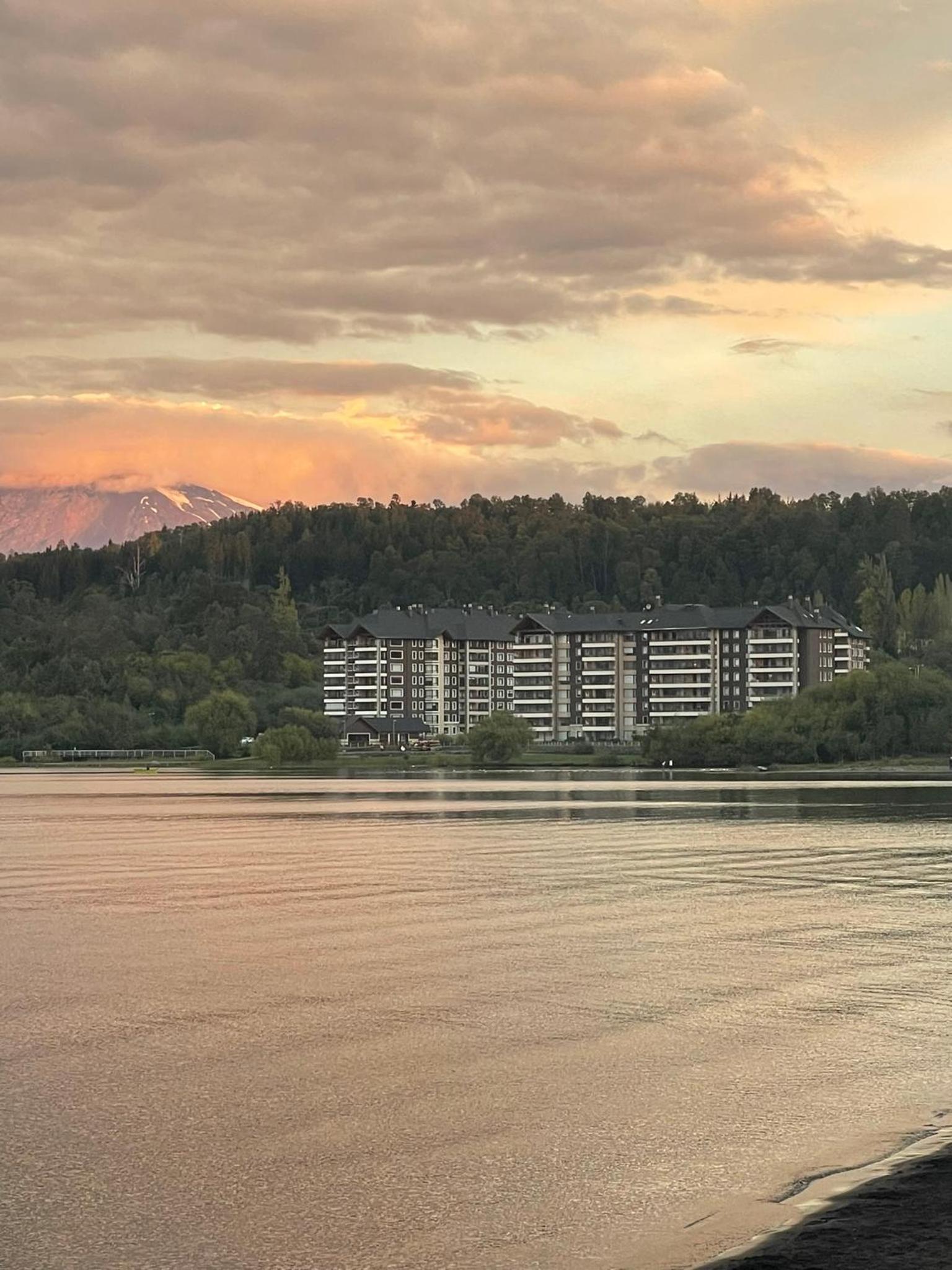 Departamento moderno con vista al lago Villarrica y piscina