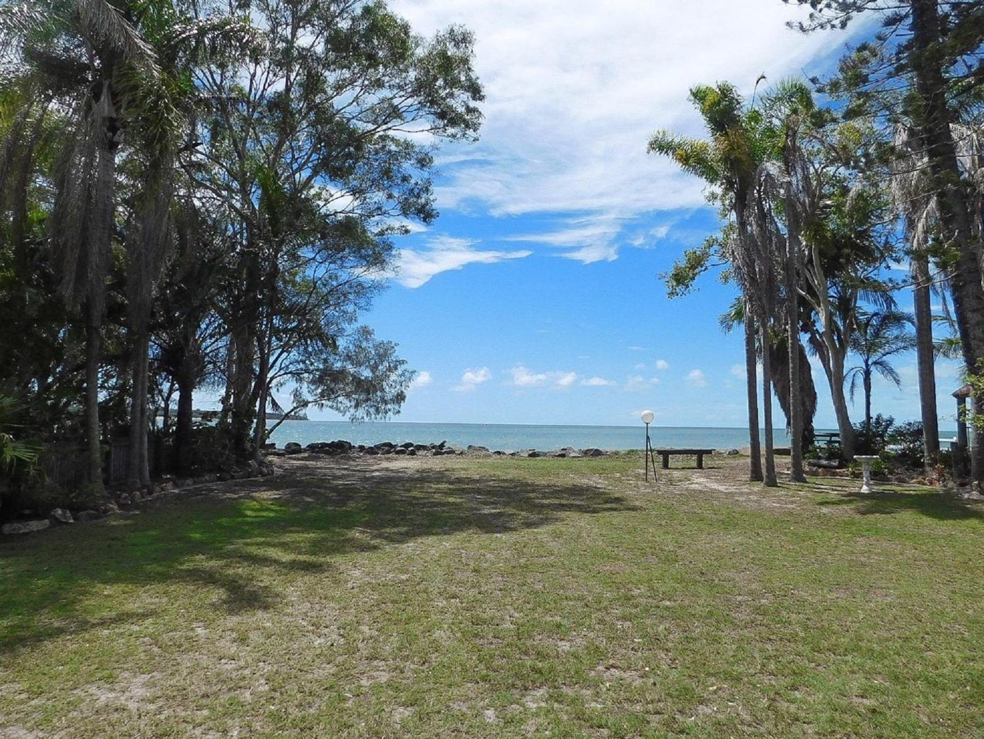 Moonshadow-Burrum Heads- Beachfront- 3BR- Water Views