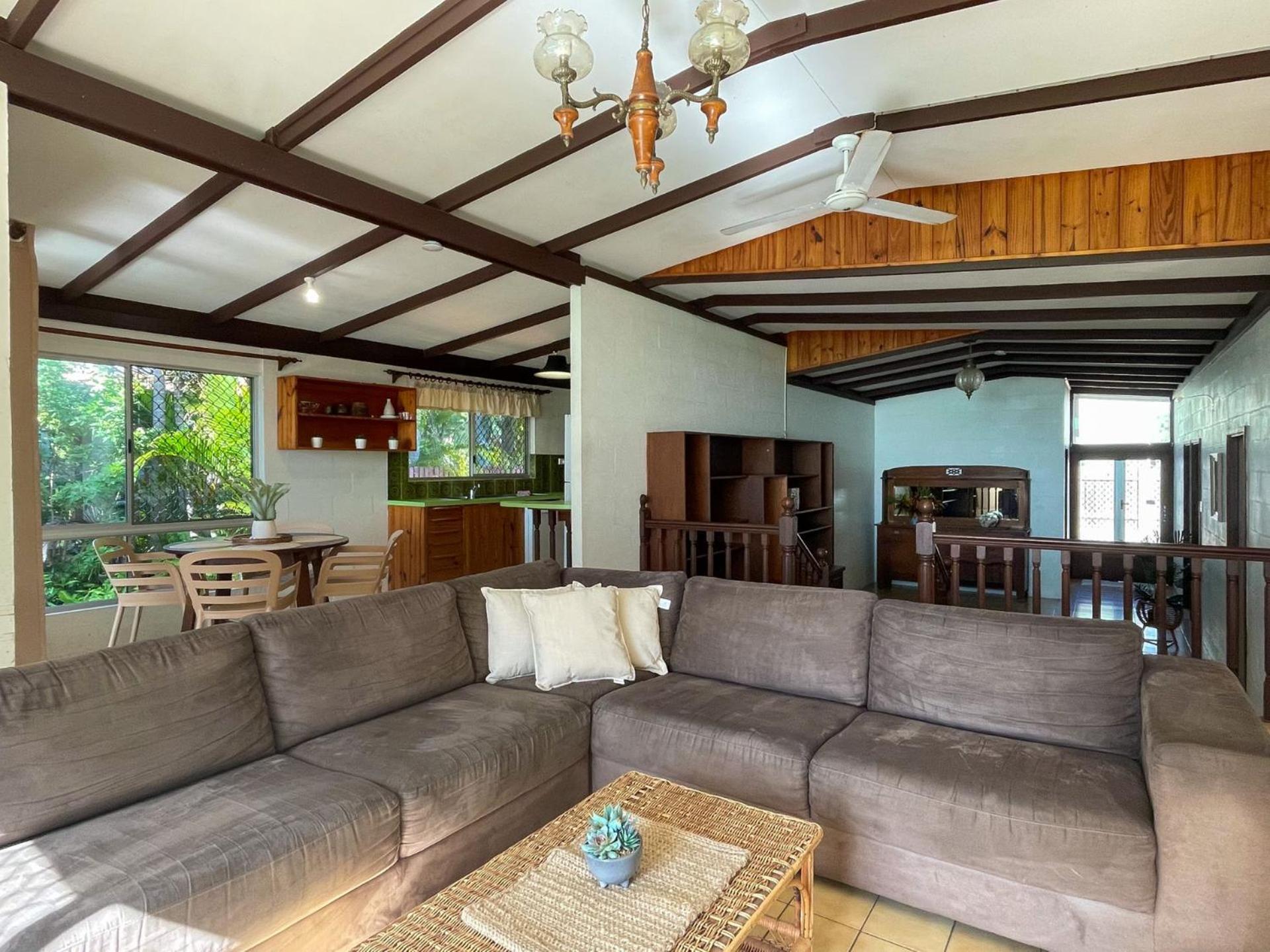 Moonshadow-Burrum Heads- Beachfront- 3BR- Water Views