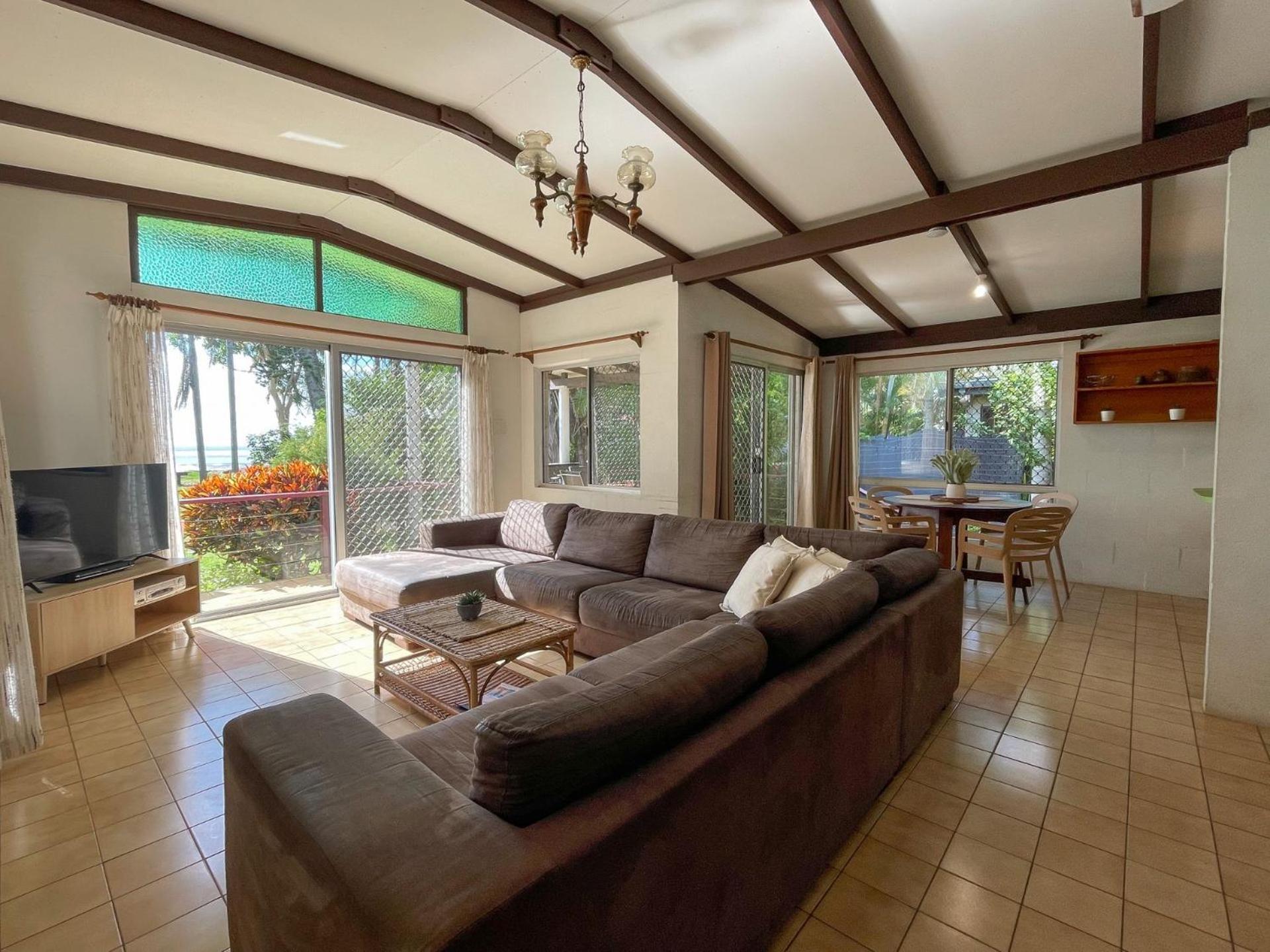 Moonshadow-Burrum Heads- Beachfront- 3BR- Water Views