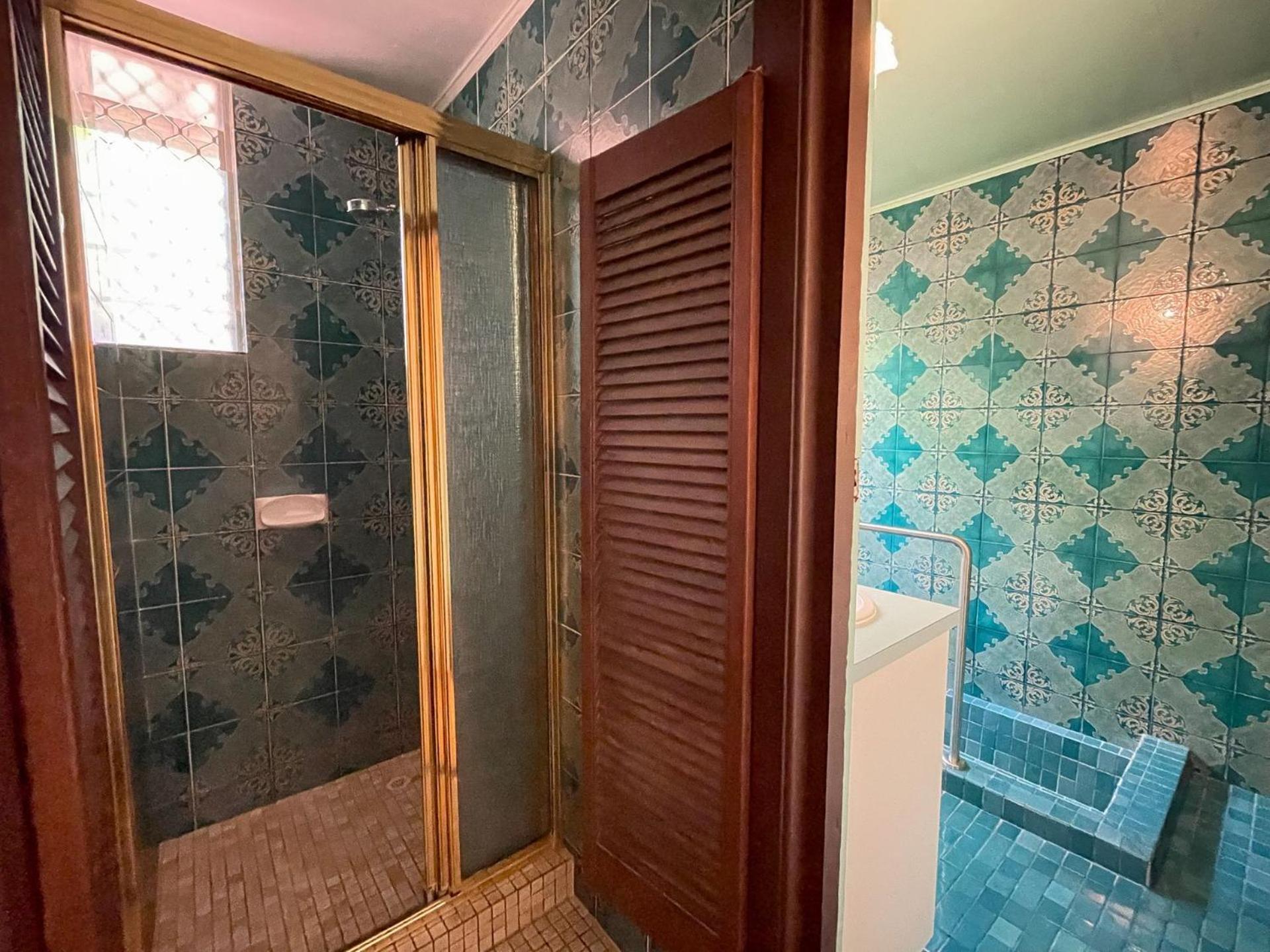 Moonshadow-Burrum Heads- Beachfront- 3BR- Water Views