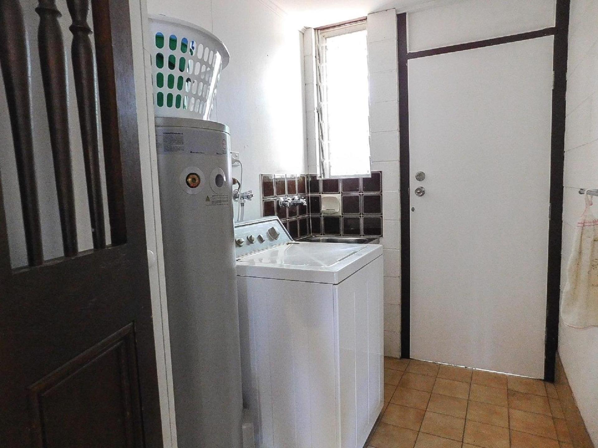 Moonshadow-Burrum Heads- Beachfront- 3BR- Water Views