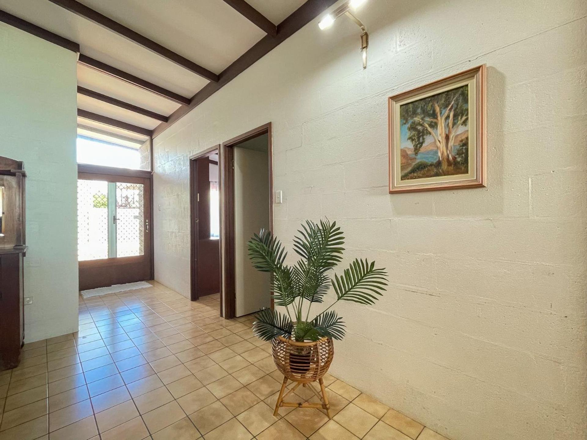 Moonshadow-Burrum Heads- Beachfront- 3BR- Water Views