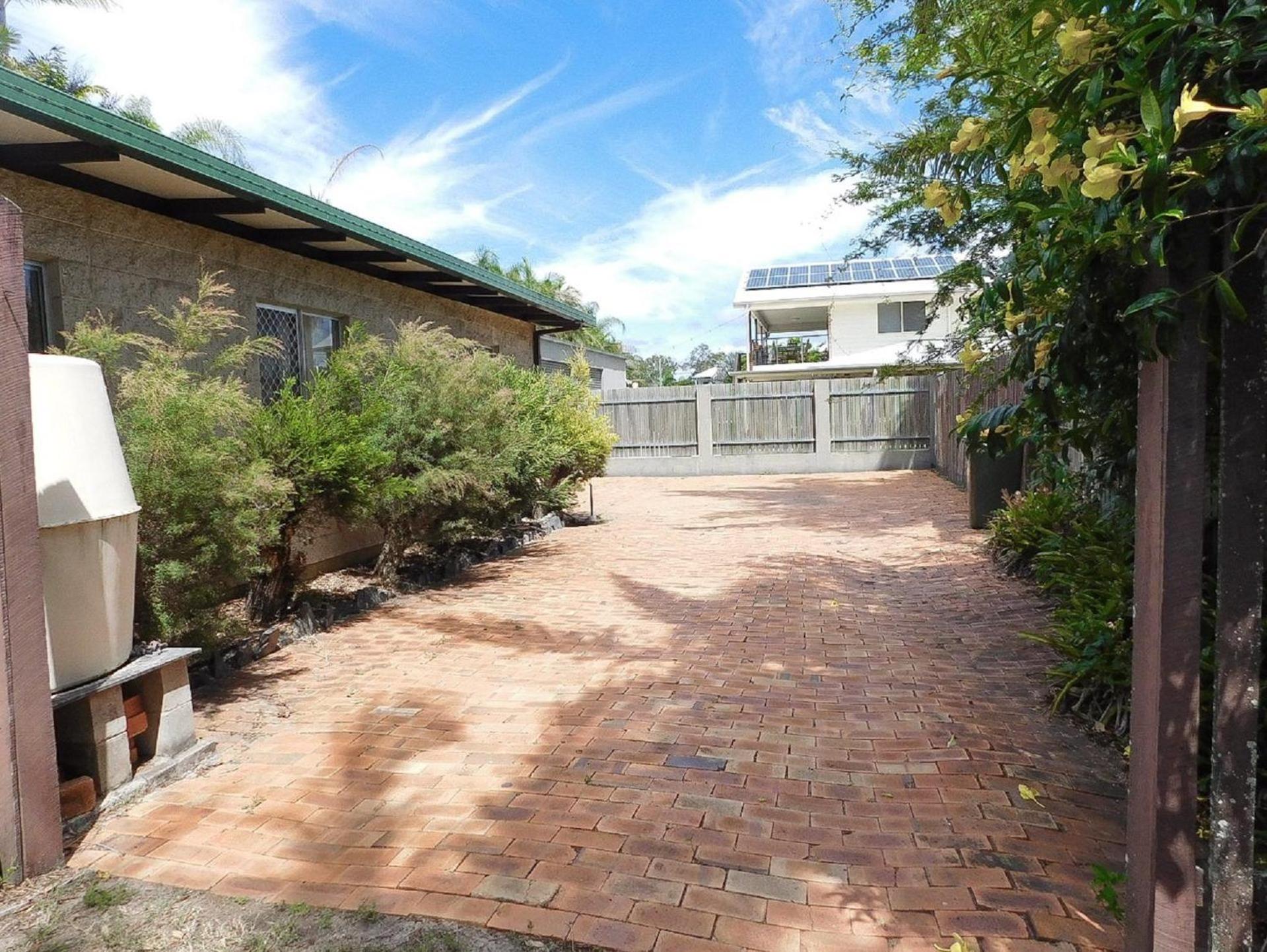 Moonshadow-Burrum Heads- Beachfront- 3BR- Water Views