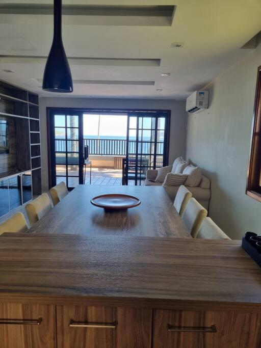 Casa Cond Ocean House Camboinhas Pé na Areia 4qts