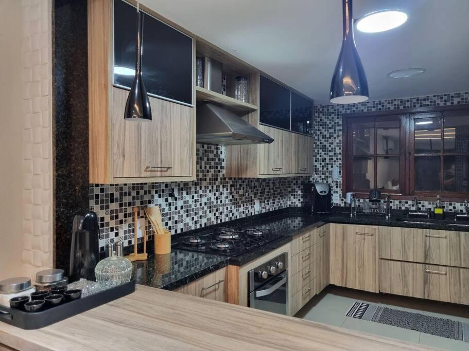 Casa Cond Ocean House Camboinhas Pé na Areia 4qts