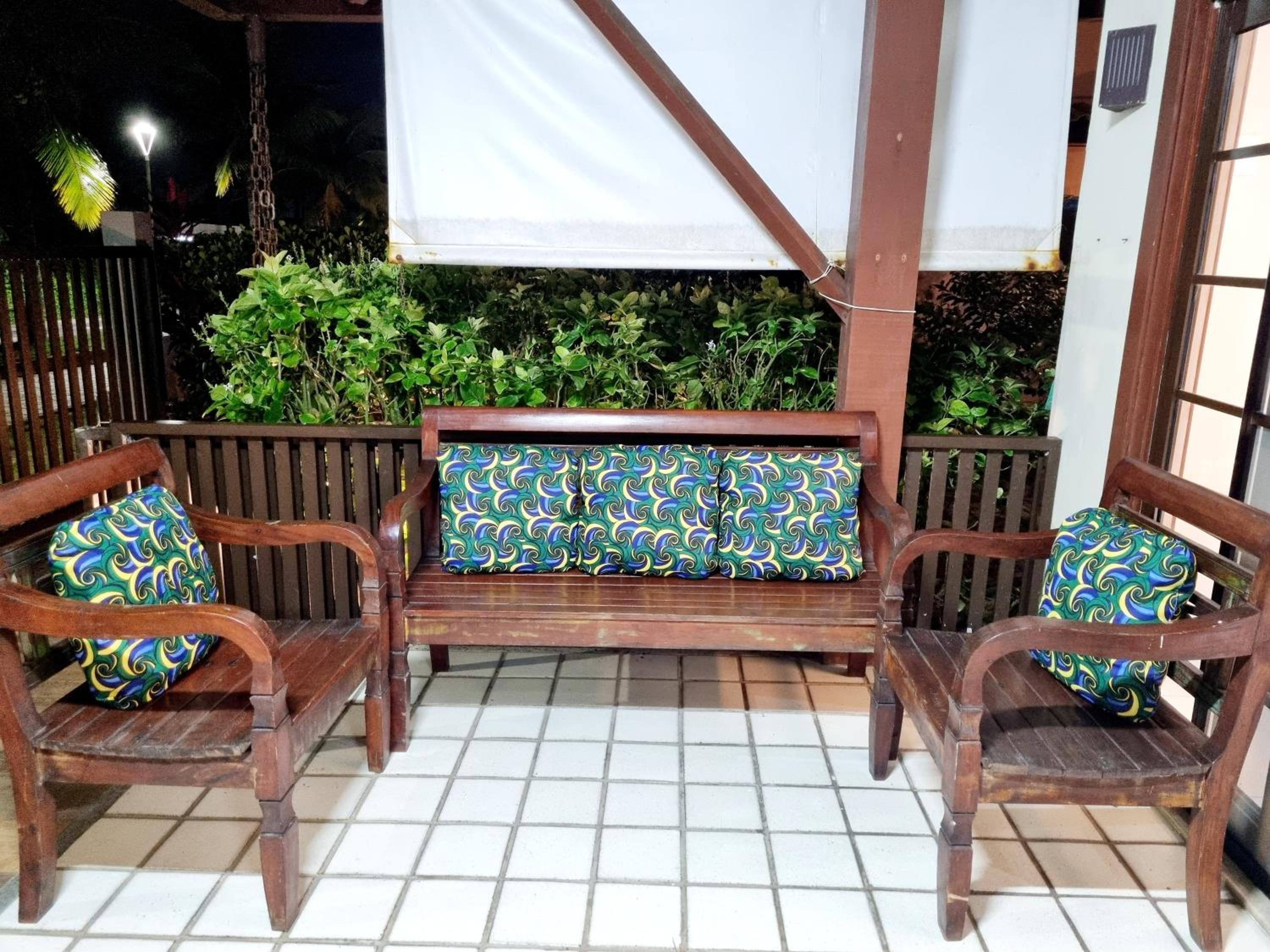 Casa Cond Ocean House Camboinhas Pé na Areia 4qts