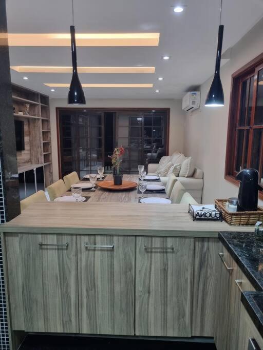 Casa Cond Ocean House Camboinhas Pé na Areia 4qts