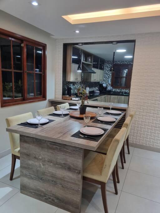 Casa Cond Ocean House Camboinhas Pé na Areia 4qts