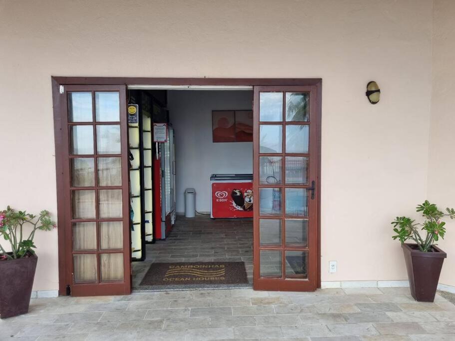 Casa Cond Ocean House Camboinhas Pé na Areia 4qts