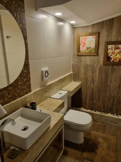 Casa Cond Ocean House Camboinhas Pé na Areia 4qts